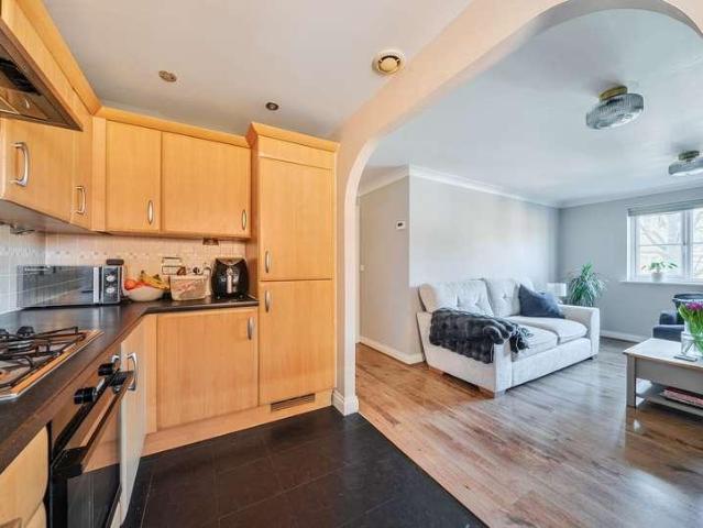 Flat for sale in Red Hill, Surrey