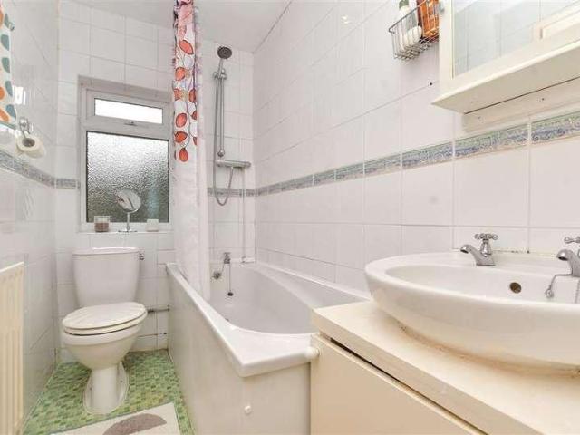 Flat for sale in Hackbridge, Greater London