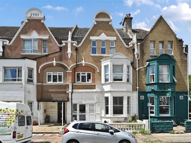 Flat for sale in Central, Heathlands