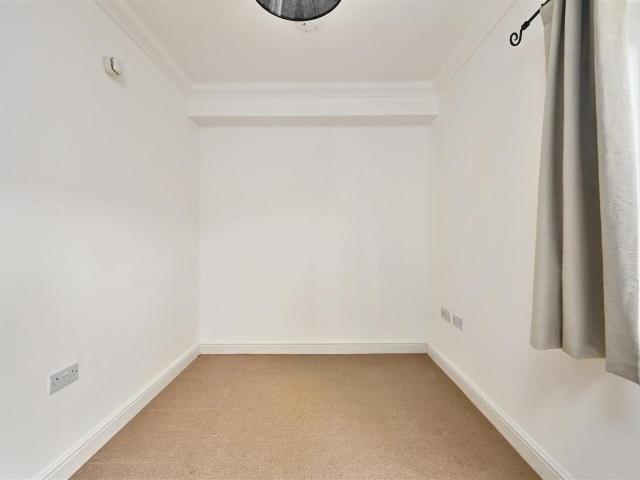 Flat for sale in Old Town, Heathlands