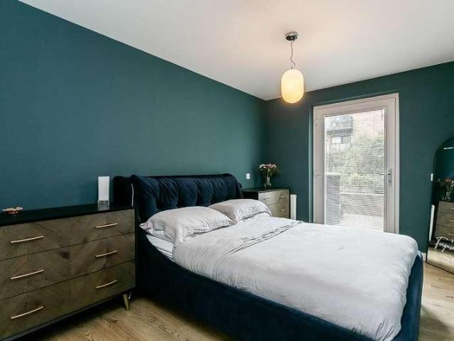 Flat for sale in Leith Links, Leith