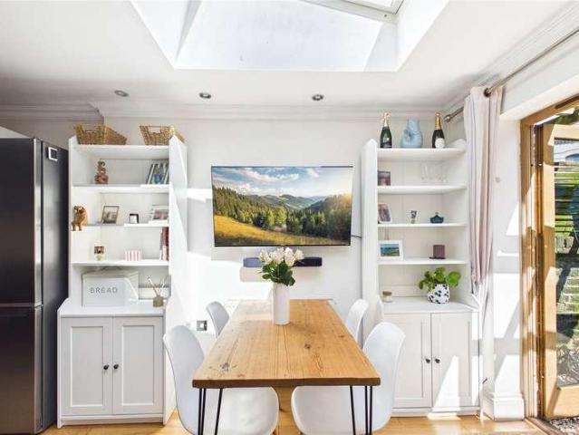 Flat for sale in Herne Hill, Greater London