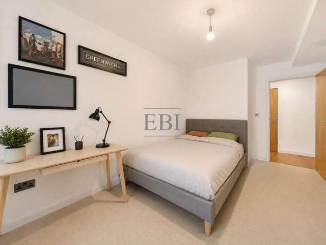 Flat for sale in Greenwich Town Centre, Greater London
