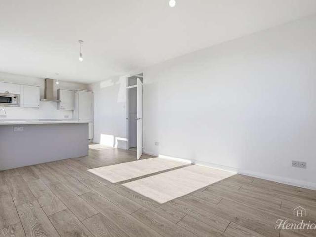 Flat for sale in Alton Barnes, Essex