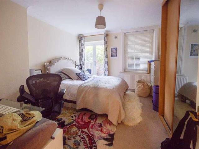 Flat for sale in London Borough of Croydon, Greater London