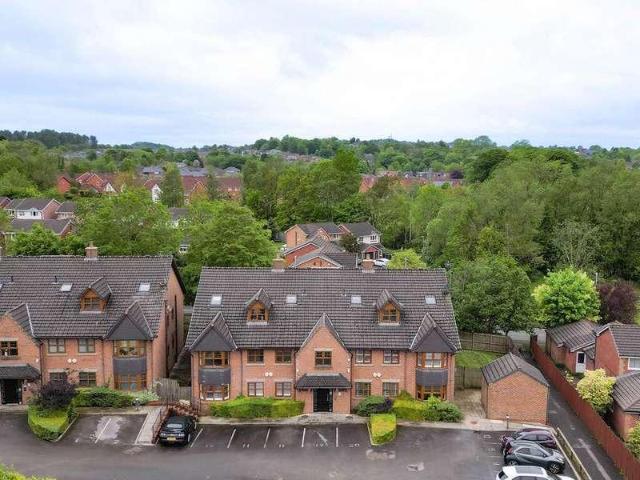Flat for sale in Buersil, Burnedge