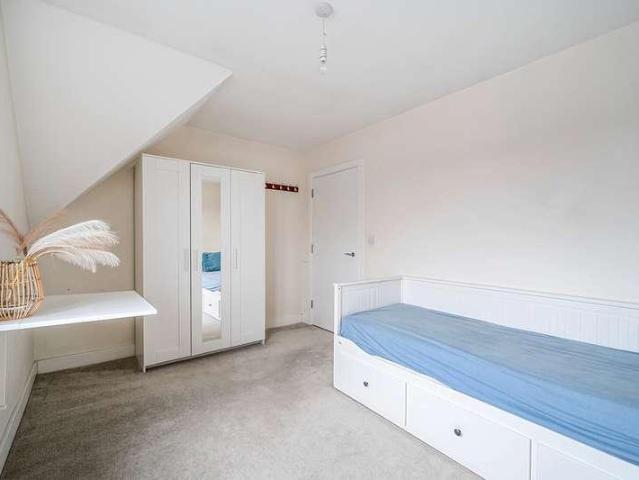 Flat for sale in Whitley Wood, Reading