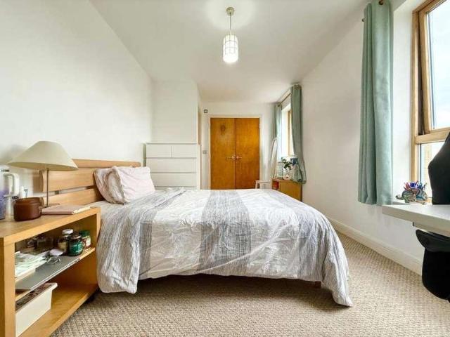Flat for sale in Silvertown, Greater London