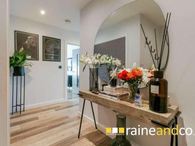 Flat for sale in Hatfield, Fretherne