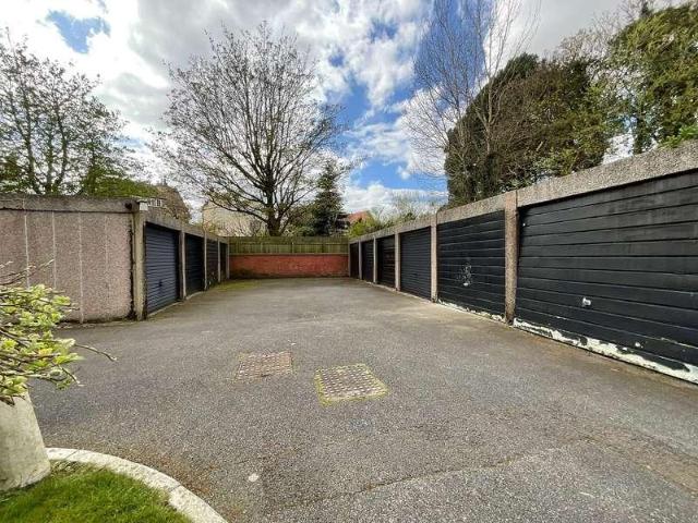Flat for sale in Marshside, Southport