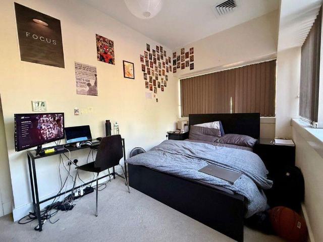 Flat for sale in Milton Keynes
