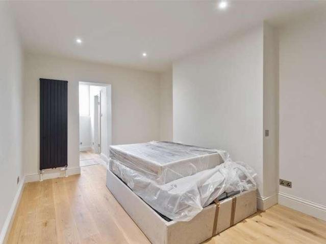 Flat for sale in West Kensington, Greater London
