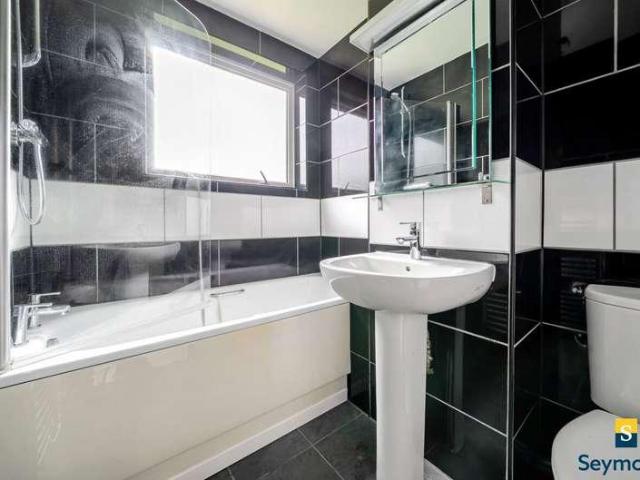 Flat for sale in Boxgrove, Westborough