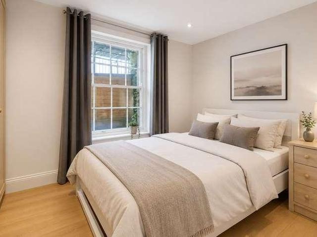 Flat for sale in Friern Barnet, Greater London
