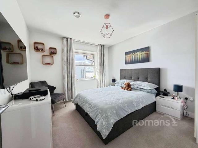 Flat for sale in Farnborough, Hampshire