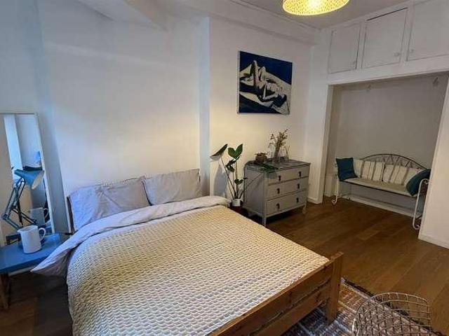 Flat for sale in South Hampstead, Greater London