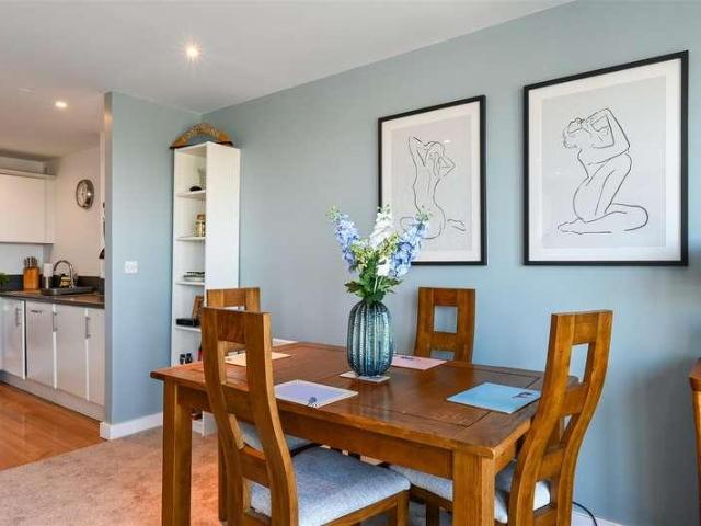 Flat for sale in London Borough of Merton, Collier's Wood