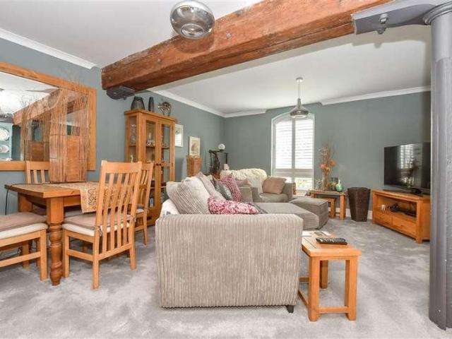 Flat for sale in Sandwich, Ash