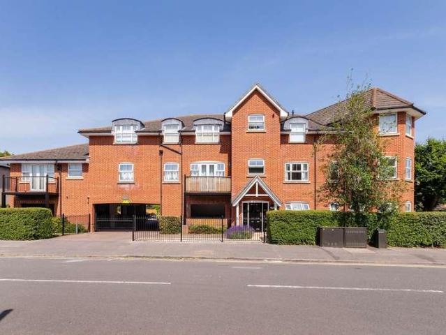 Flat for sale in Maidenhead