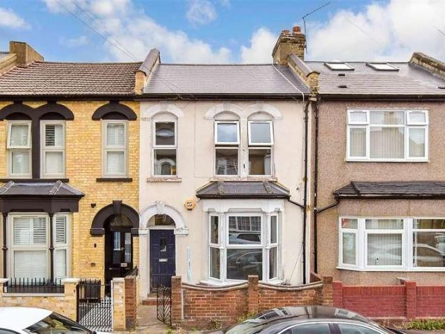 Flat for sale in Greater London