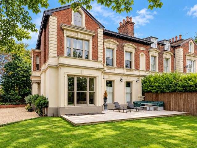 Flat for sale in Sandown Park, Liverpool