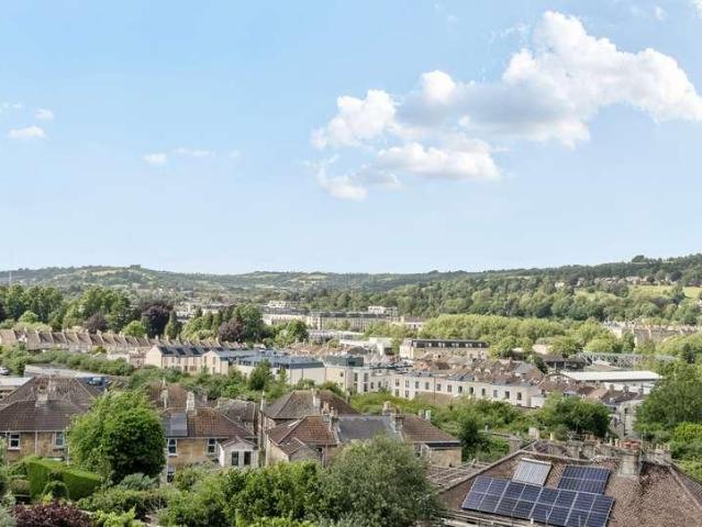 Flat for sale in Beechen Cliff, Bath