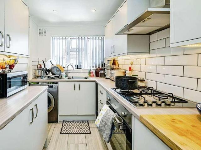 Flat for sale in Slough