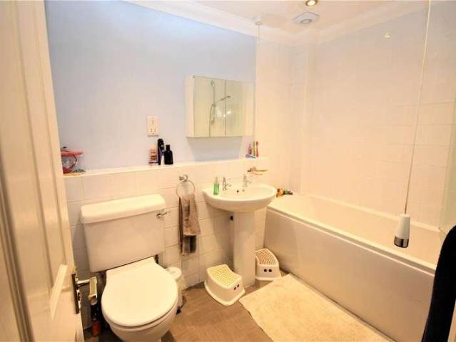 Flat for sale in Twyford, Wokingham