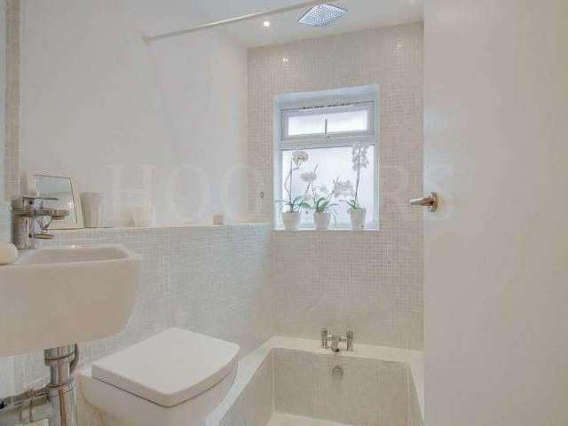 Flat for sale in Harlesden, Greater London
