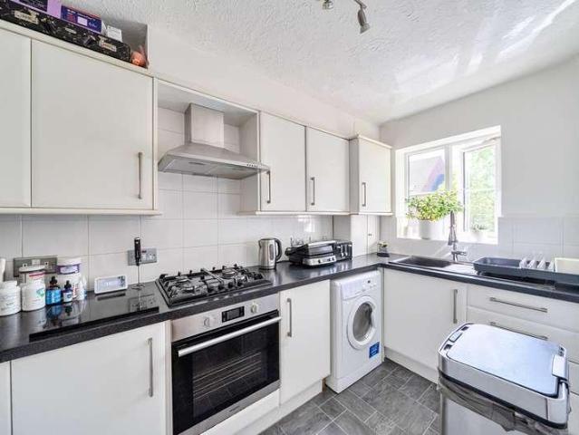 Flat for sale in Batchworth