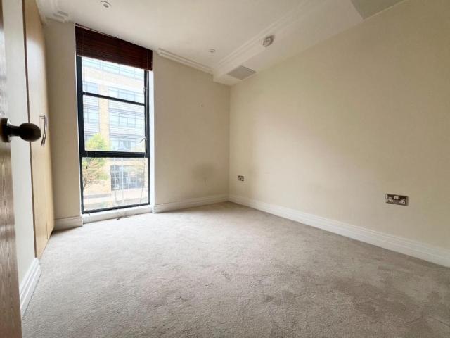 Flat for sale in London Borough of Hounslow, Greater London