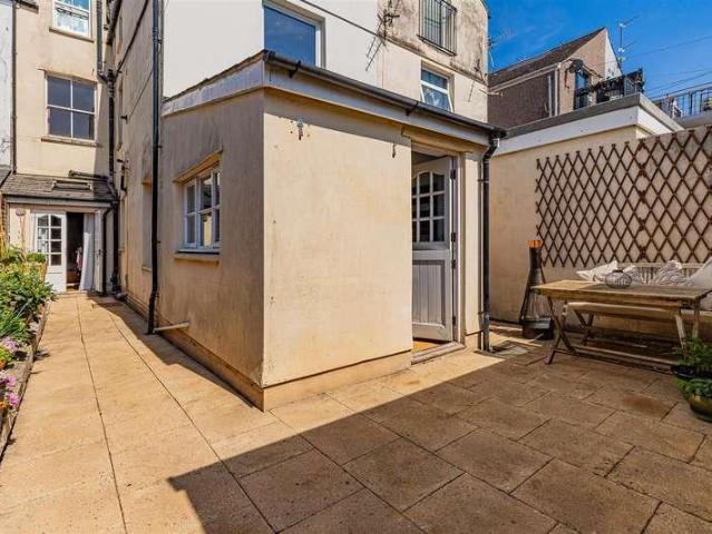 Flat for sale in Plasnewydd, Falcon Lodge