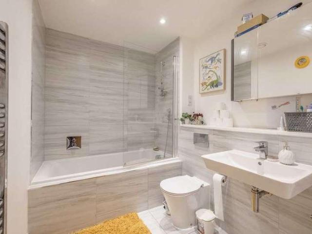 Flat for sale in Slough