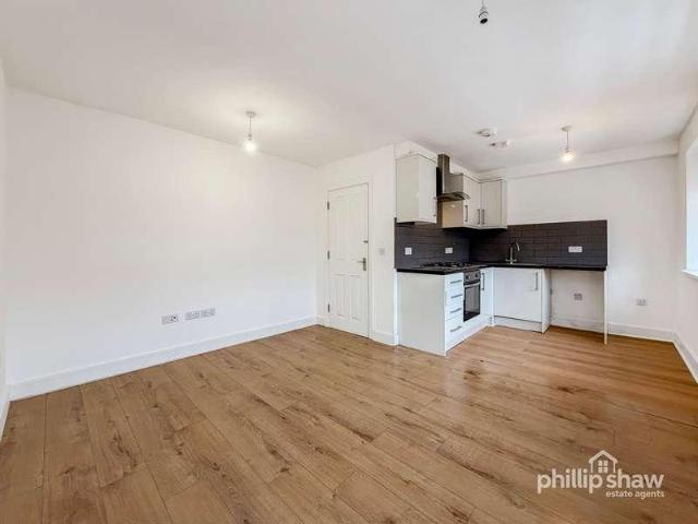 Flat for sale in Greenhill, Greater London