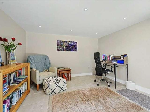 Flat for sale in Mapesbury, Greater London