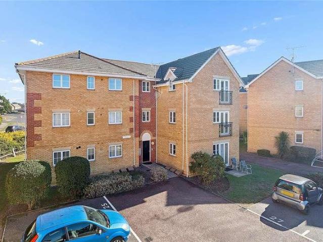 Flat for sale in Wickford, Basildon