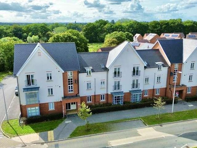 Flat for sale in Wokingham, Berkshire