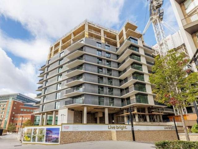 Flat for sale in Shepherd's Bush, Greater London