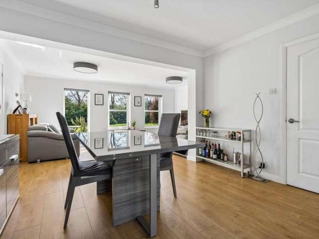 Flat for sale in Farnham Common, Buckinghamshire