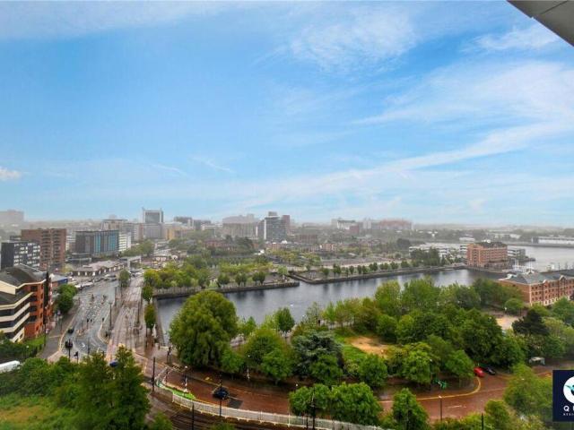 Flat for sale in Salford Quays, Salford