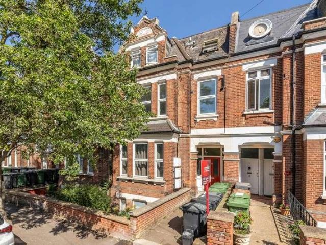 Flat for sale in Penge, Greater London