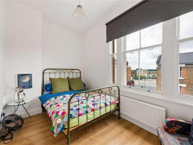 Flat for sale in Highbury, Greater London