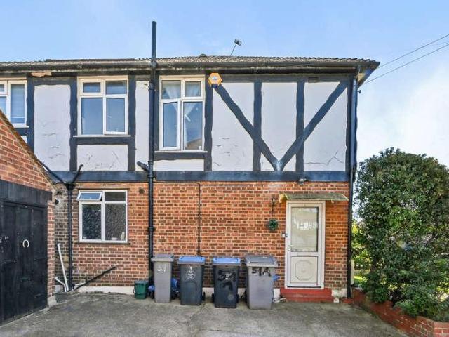 Flat for sale in Dollis Hill, Greater London
