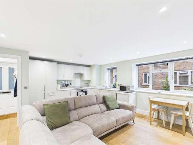Flat for sale in Mindenhurst, Heol-las
