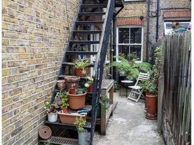 Flat for sale in Loughborough Junction, Greater London