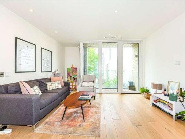 Flat for sale in Kingsbury, Greater London