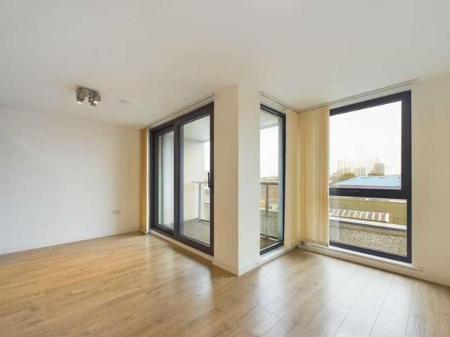 Flat for sale in Bermondsey, Greater London