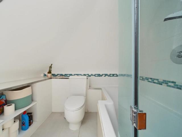 Flat for sale in Mapesbury, Greater London