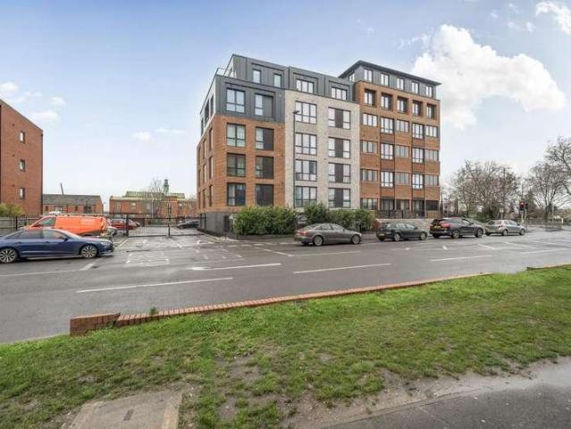 Flat for sale in Slough