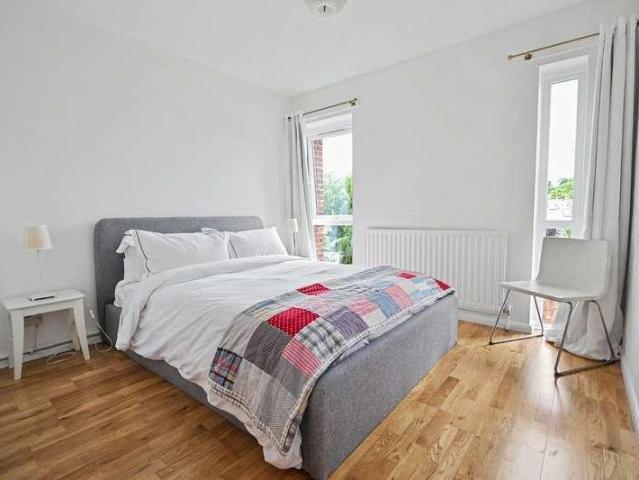Flat for sale in Fulflood, Hampshire